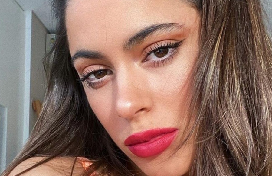 Tini Stoessel se levantó la remera y enloqueció a sus fans