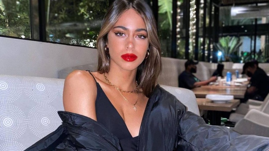 Tini Stoessel mostró la panza y enloqueció a sus fans