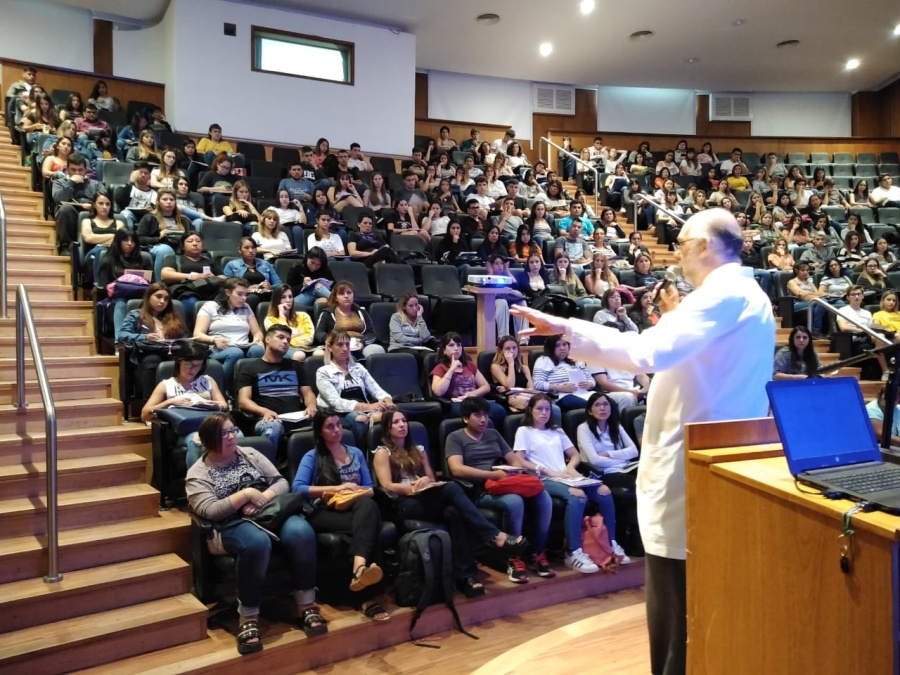 ”No sean garcas, ejerzan la profesión con moral”: los profes de la UNLP también se divierten en clase