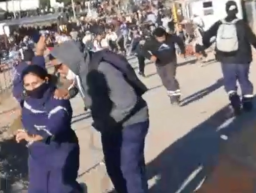 Le perforaron el pulmón a un trabajador de la UOCRA en la Usina de Ensenada y también hubo balas de goma