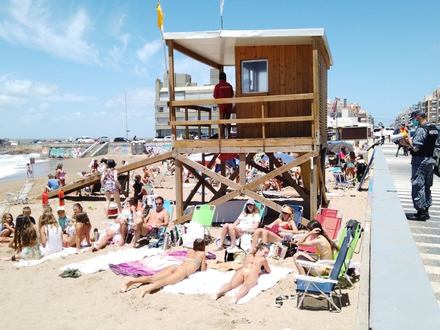 Uruguay extendió el cierre de sus fronteras hasta el 31 de enero y flexibilizó el horario de bares y restaurantes