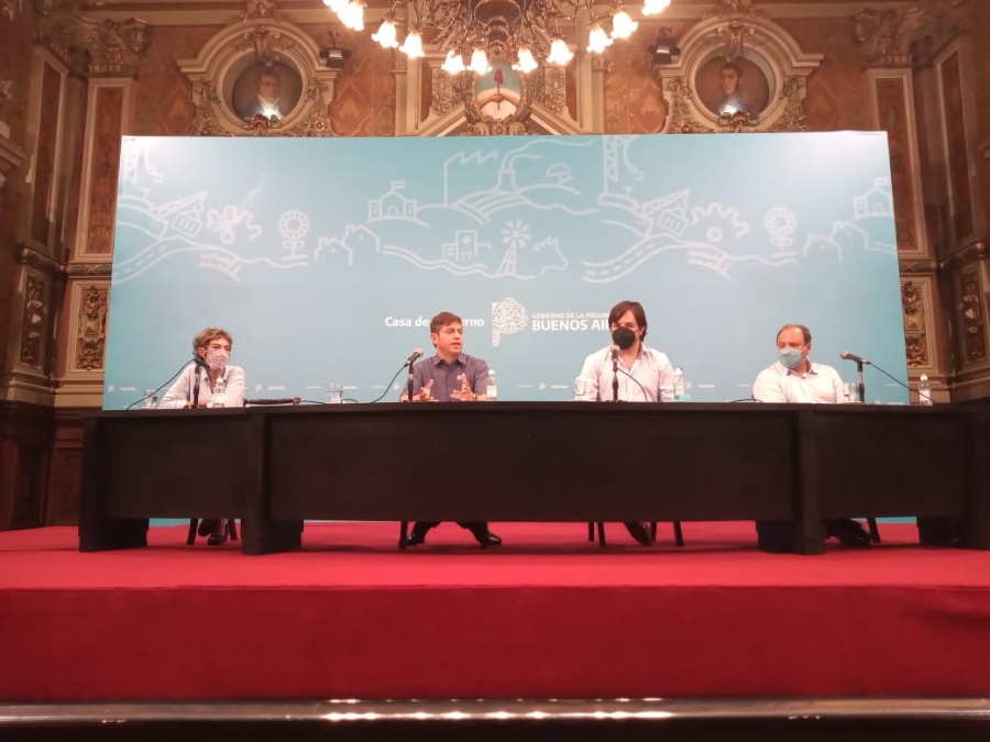 Kicillof: ”Vacunarse es un acto de solidaridad y de amor; la campaña puede durar 6 meses”