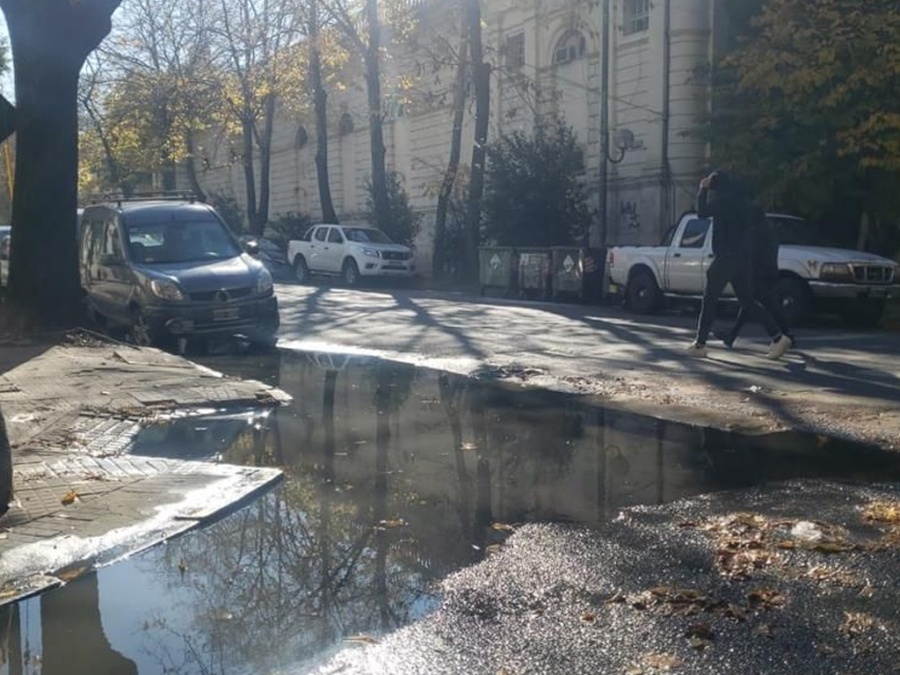 Una pérdida de agua afecta a los vecinos de 3 y 53