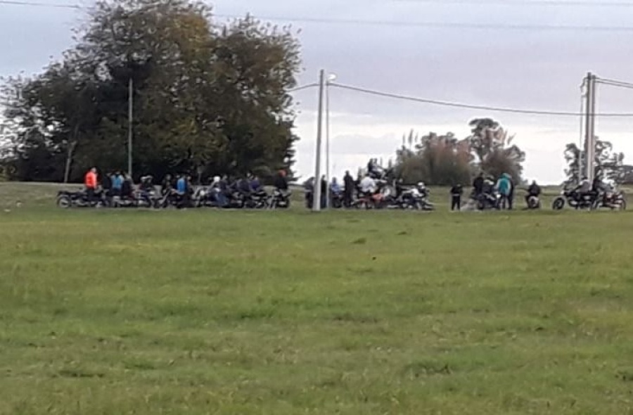 Picadas, ruidos molestos y detonaciones: una postal que se repite todos los domingos en Gorina