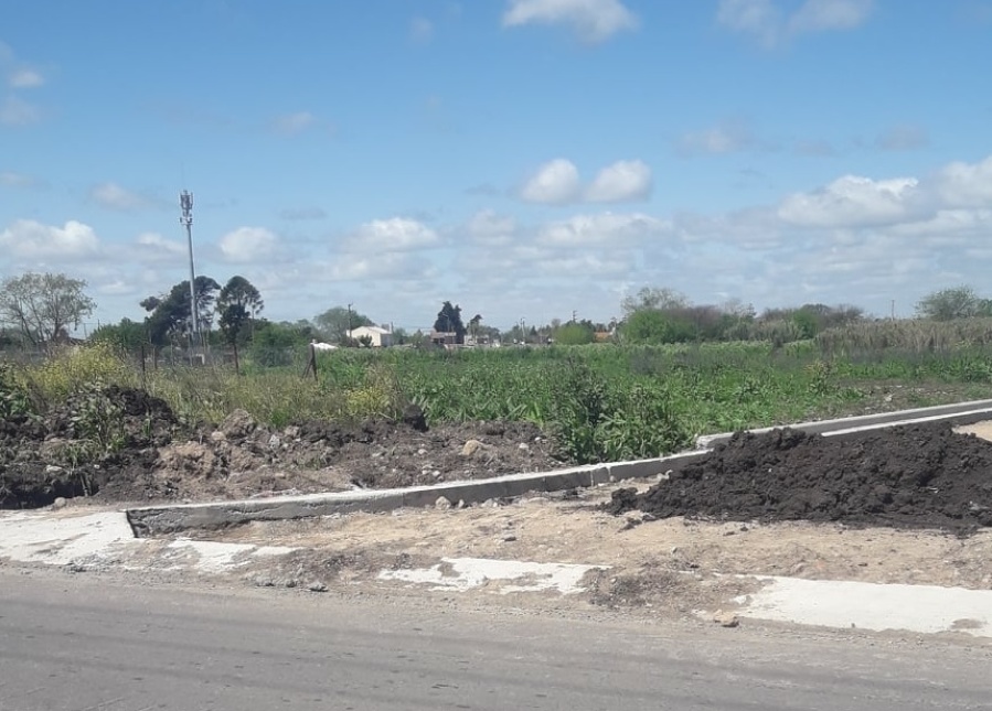 En Villa Elvira piden informes al municipio por el avance varias construcciones cerca de un arroyo