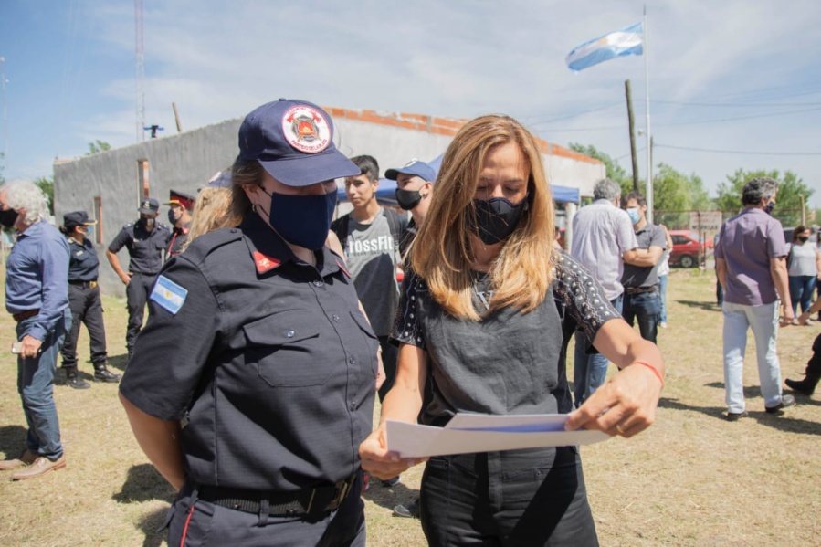 En la jura de bomberos y bomberas de El Peligro, Tolosa Paz destacó ”los hombres y mujeres que tienen un inmenso compromiso”