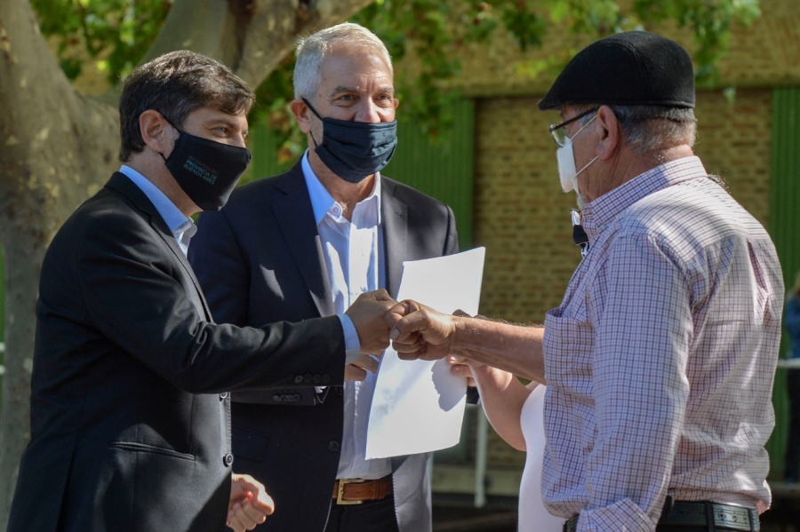 Kicillof encabezó un acto en Mercedes y entregó 556 títulos de propiedad