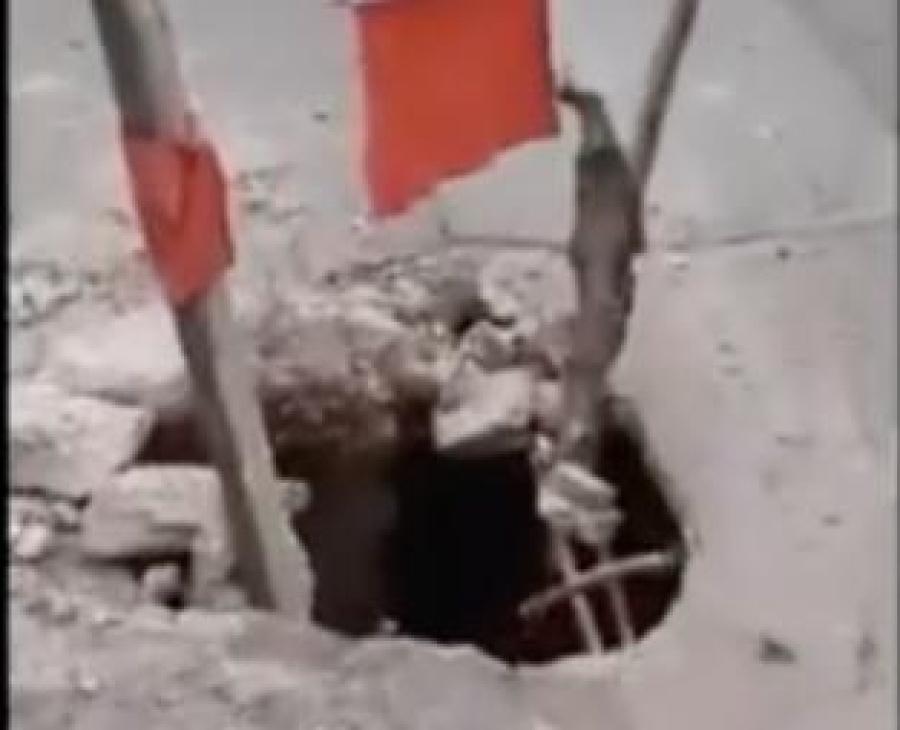 En Villa Elisa, los vecinos tuvieron que señalizar como pudieron un hueco en plena calle