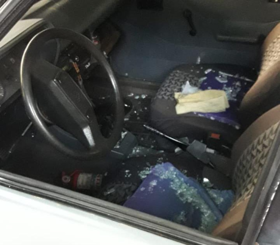 Intentó robar un auto rompiéndole los vidrios pero lo detuvieron en 4 y 58