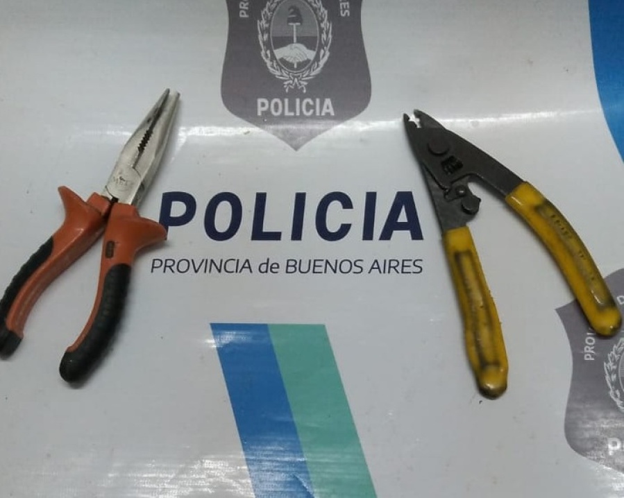 Detuvieron a dos hombres mientras se intentaban robar un cableado