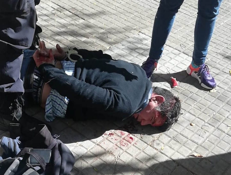 Trapitos defendieron a una mujer y molieron a golpes a un ladrón que la atacó en el centro platense