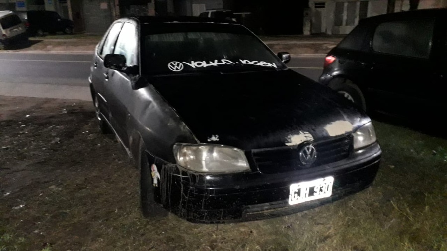 Rompieron el aislamiento para circular en un auto robado y fueron detenidos en La Plata