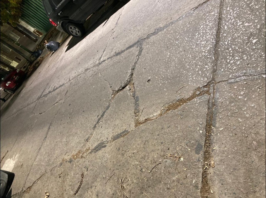 ”Toda la calle agrietada, casi vuelo con la bici”: el enojo de un vecino de Barrio Norte