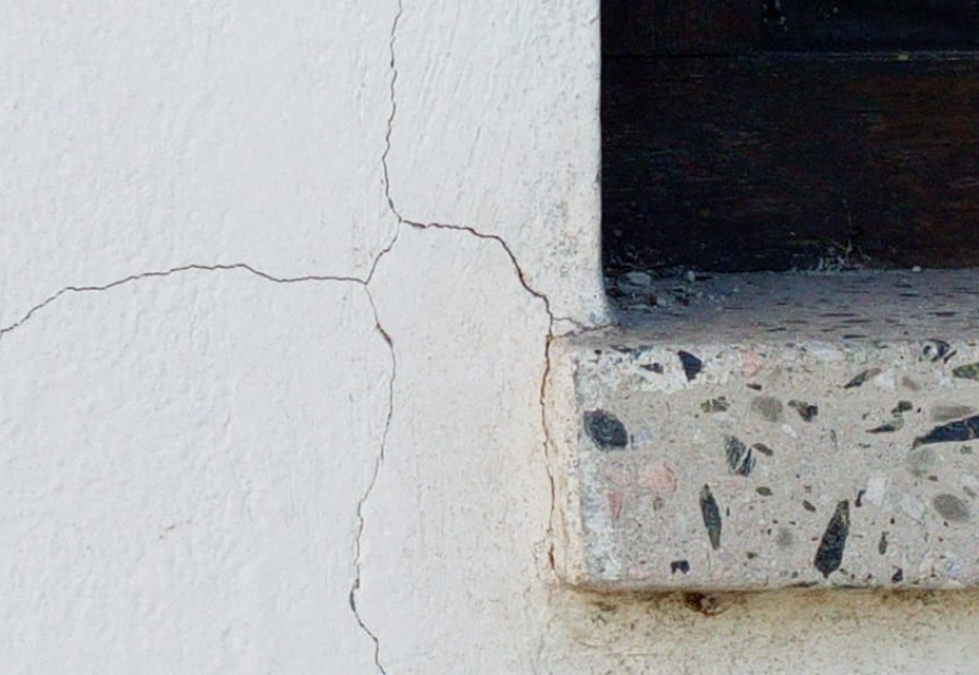 YPF le está destruyendo la casa a una vecina de Ensenada: ”Se me raja todo y a la madrugada me despiertan las vibraciones”