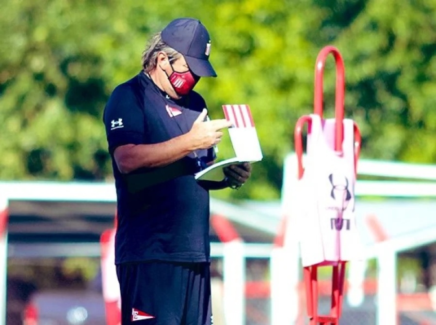 A falta de refuerzos, Zielinski depura el plantel